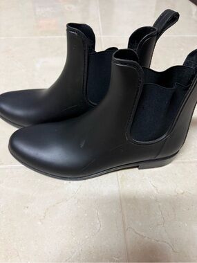 Celeste Black Chelsea-Style Ankle Rain Booties